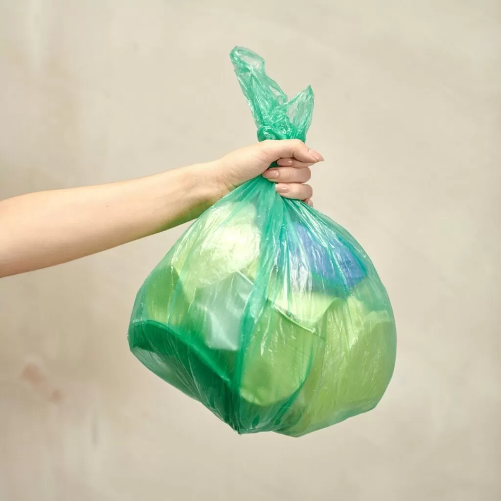 мусорят в подъезде